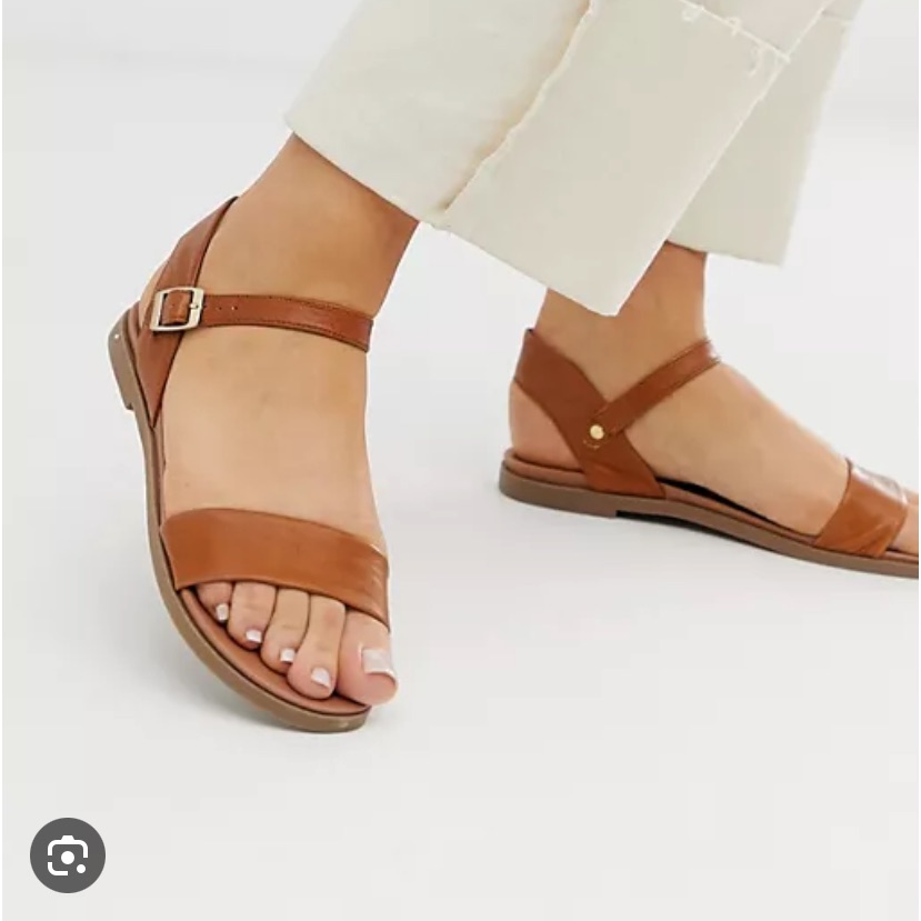 New In Box Dina Tan Leather Size 6.5